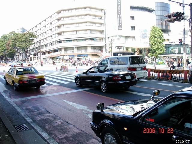 日本表參道怪車多