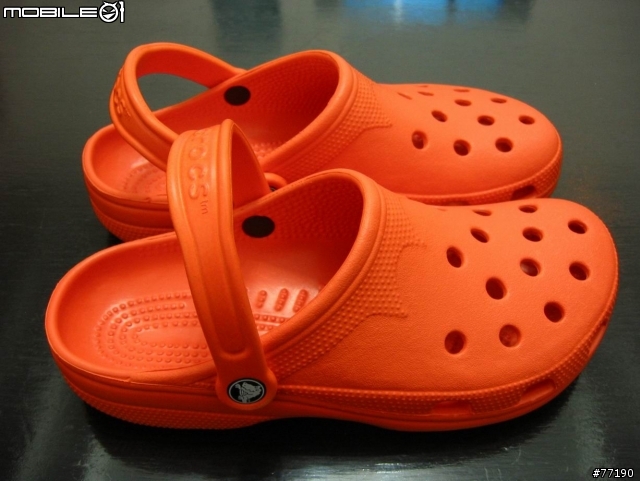 [分享] 現在歐美很流行的 CROCS 休閒拖鞋 Beach 款 (又稱洞洞鞋)