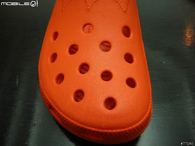 [分享] 現在歐美很流行的 CROCS 休閒拖鞋 Beach 款 (又稱洞洞鞋)