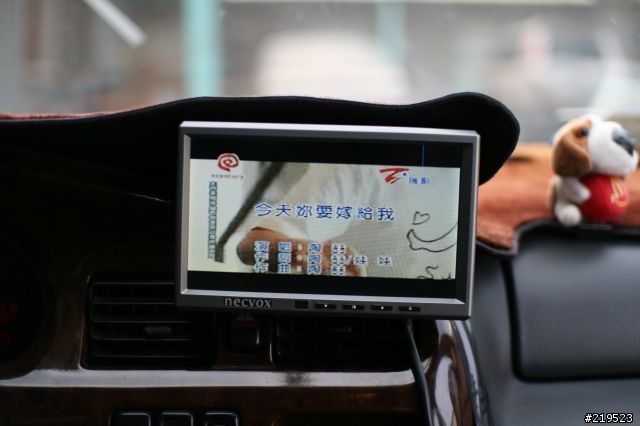 遇見KERORO軍征服地球的新武器...(超窮困車用KTV系統)