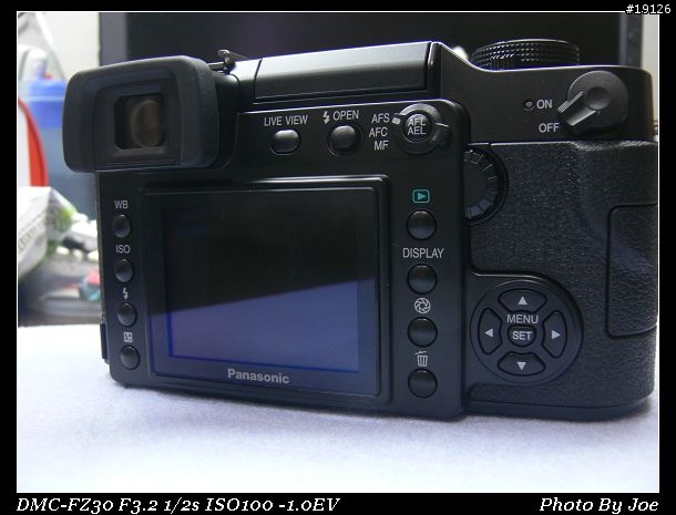 [純分享]Panasonic Lumix L1 始動 -- 外觀編
