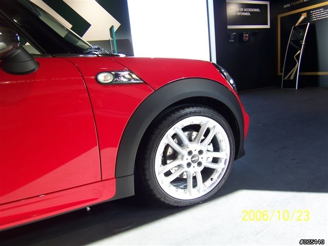 [圖多]2007年式樣 MINI 以及Peugeot 207數張