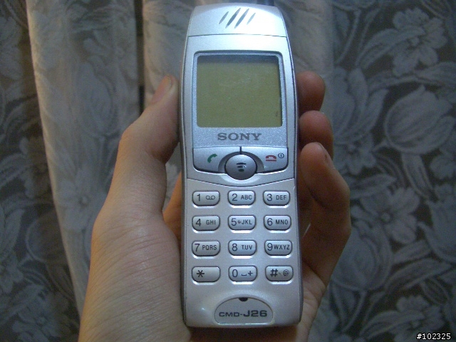 入手一支怪手機  Sony J26~沒錯型號是J26