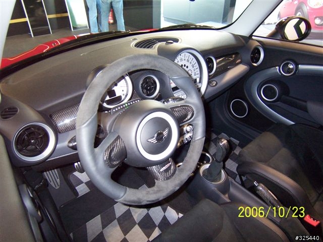 [圖多]2007年式樣 MINI 以及Peugeot 207數張