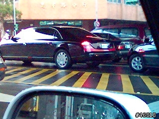 路上驚見MAYBACH!