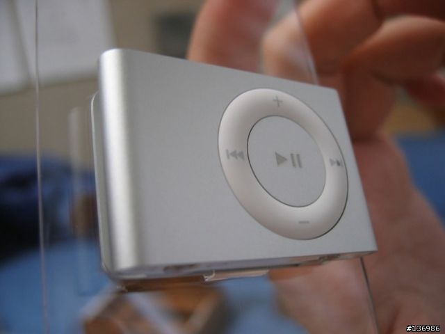 2x 2nd Generation iPod Shuffle 開箱！