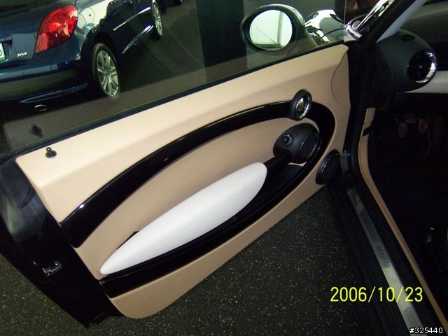 [圖多]2007年式樣 MINI 以及Peugeot 207數張