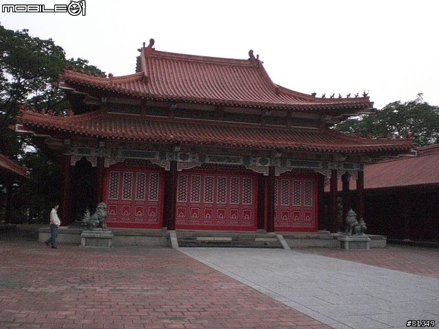 [有圖]台南市也有「城市光廊」，現場直擊報導。