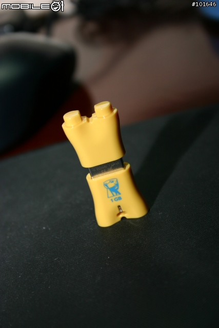 [分享] 小巧可愛的黃色積木 KINGSTON DataTraveler mini fun