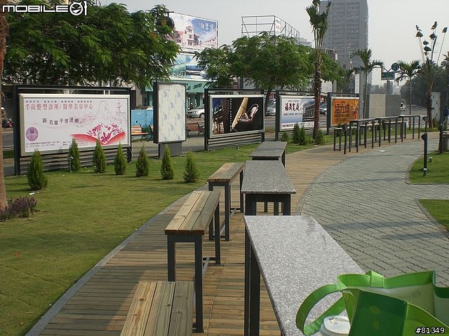 [有圖]台南市也有「城市光廊」，現場直擊報導。