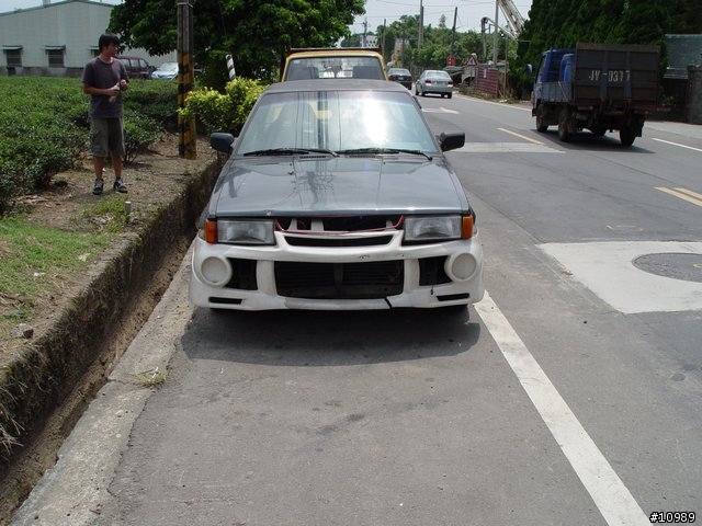[台灣精神]前陣子在TIS附近看到的...改裝車