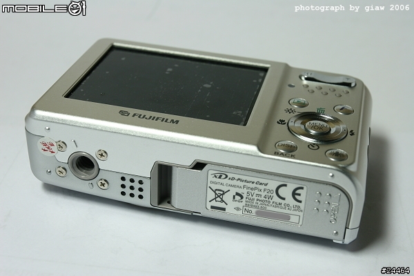 [分享]幫老媽挑的新玩具 FUJIFILM F20 開箱照