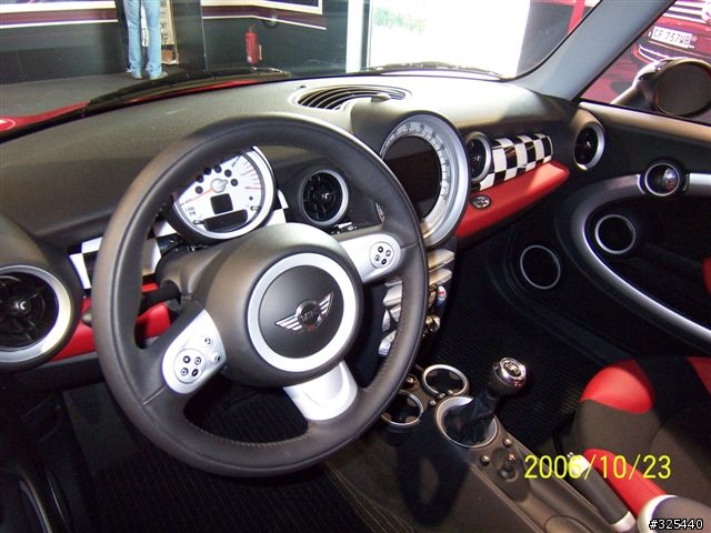 [圖多]2007年式樣 MINI 以及Peugeot 207數張