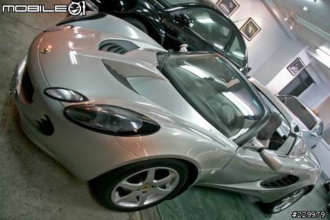 (分享)LOTUS ELISE 跑車 (內另有550P馬力猛獸)