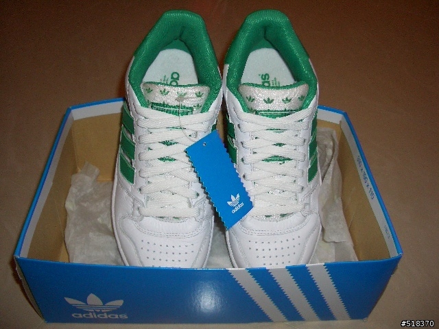 罕見的綠adidas球鞋