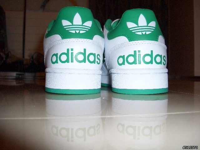 罕見的綠adidas球鞋
