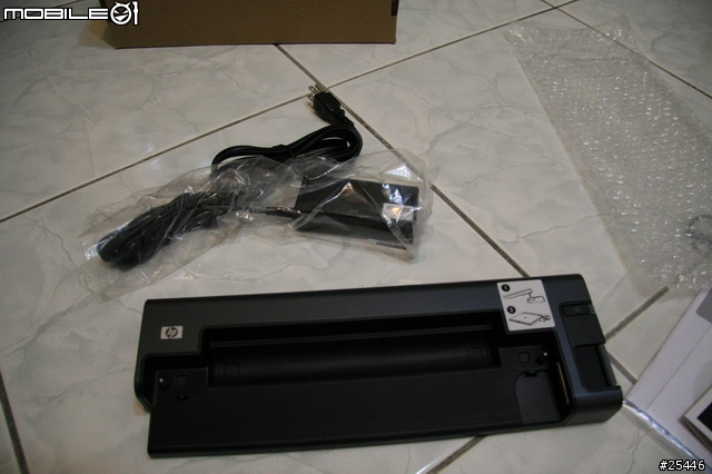 [分享]-簡單的高貴--NC2400 PART2 長效電池和底座
