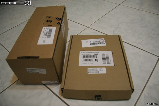 [分享]-簡單的高貴--NC2400 PART2 長效電池和底座