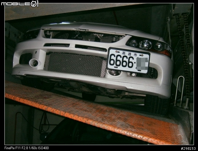 可憐的 EVO IX 機械式停車場疊疊樂~~