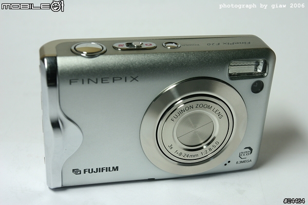 [分享]幫老媽挑的新玩具 FUJIFILM F20 開箱照