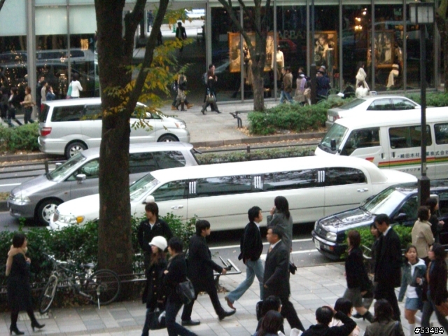 下午逛日本表參道看到的車