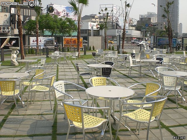 [有圖]台南市也有「城市光廊」，現場直擊報導。