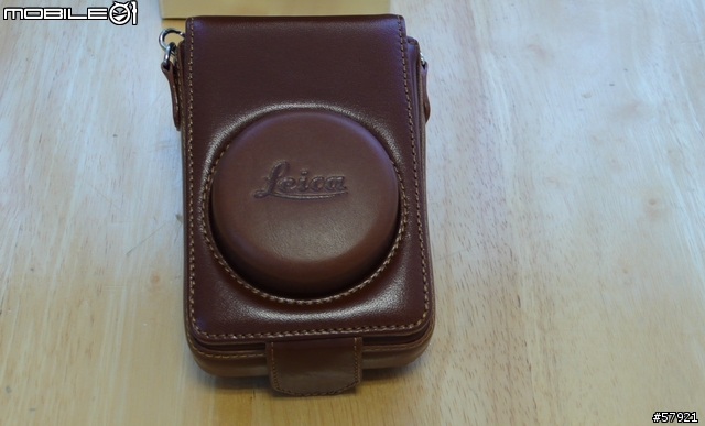 我也來分享我的 Leica D-Lux3 以及剛拿到 "燒燙燙後補的原廠皮套"----『小弟第一次發表分享文章，還望大家指教與包涵』