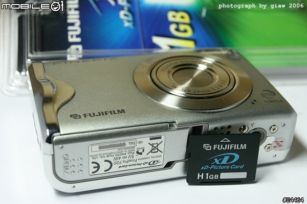 [分享]幫老媽挑的新玩具 FUJIFILM F20 開箱照