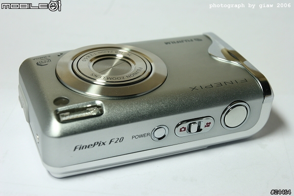 [分享]幫老媽挑的新玩具 FUJIFILM F20 開箱照