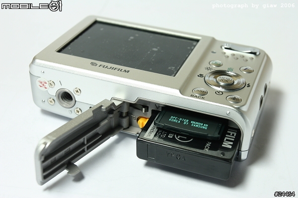 [分享]幫老媽挑的新玩具 FUJIFILM F20 開箱照