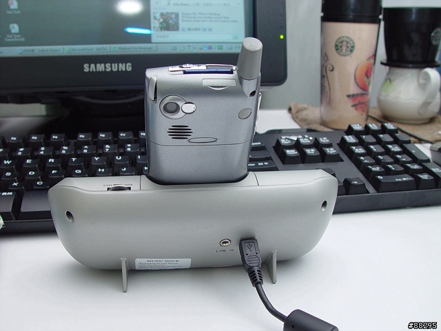 Treo 650 Music Dock (Treo 650 同步音箱)