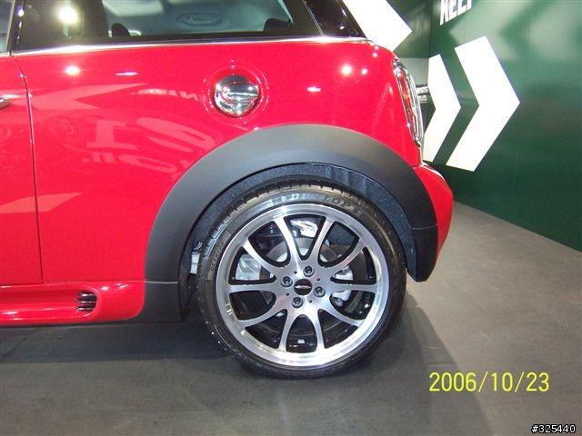 [圖多]2007年式樣 MINI 以及Peugeot 207數張