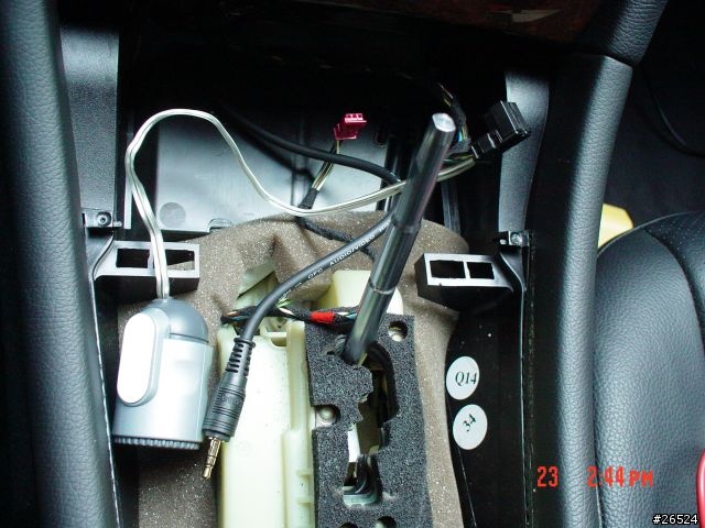 [DIY] Mercedes Benz C200K外接ipod大作戰