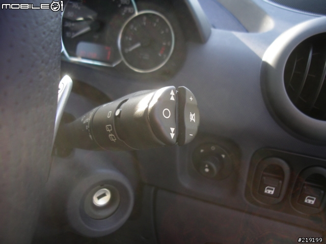 【勸敗分享】我和我家的 Peugeot 1007 ．有格調和安全感的奢華