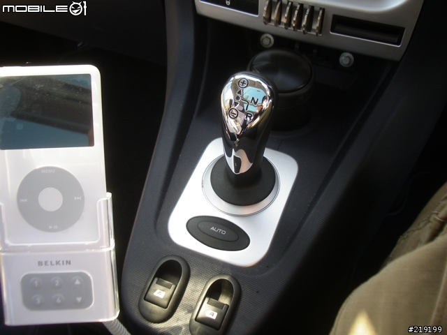 【勸敗分享】我和我家的 Peugeot 1007 ．有格調和安全感的奢華