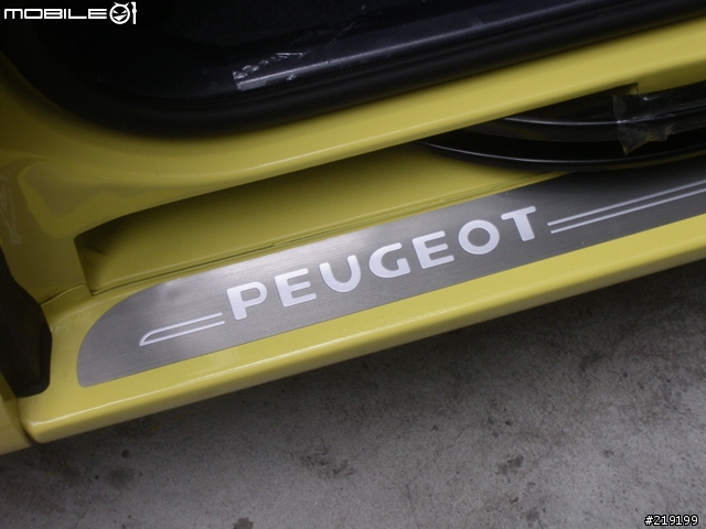 【勸敗分享】我和我家的 Peugeot 1007 ．有格調和安全感的奢華