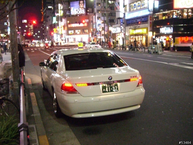 東京街頭直擊新大七計程車!!!