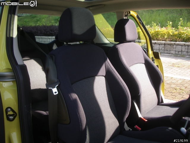 【勸敗分享】我和我家的 Peugeot 1007 ．有格調和安全感的奢華