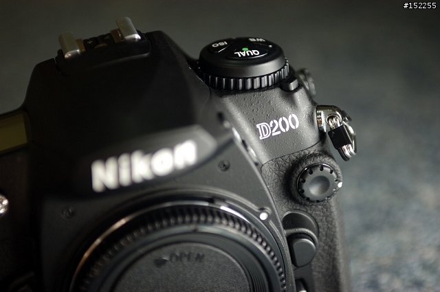 [開箱]等了一個半月的"滿5000送500"的 Nikon D200終於來了~~