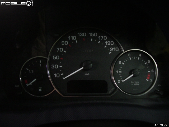 【勸敗分享】我和我家的 Peugeot 1007 ．有格調和安全感的奢華