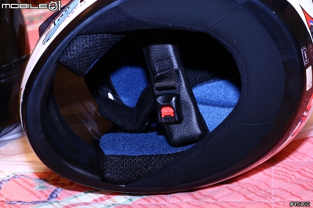 [分享] AGV K series Rossi White Zoo -- 平價板可愛動物園帽