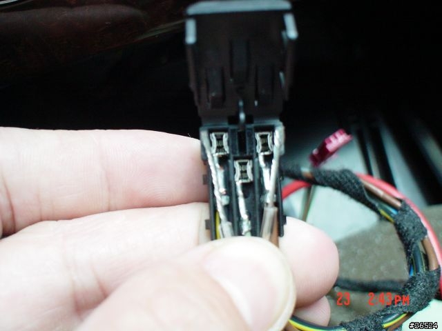 [DIY] Mercedes Benz C200K外接ipod大作戰