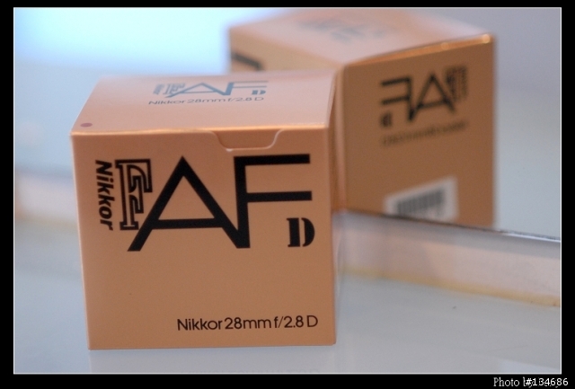 聖誕小黑貓叼來  Nikon AF 28mm F2.8D