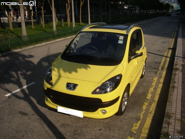 【勸敗分享】我和我家的 Peugeot 1007 ．有格調和安全感的奢華