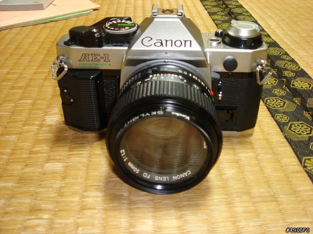 來比較一下Canon AE-1 和 Nikon F-301