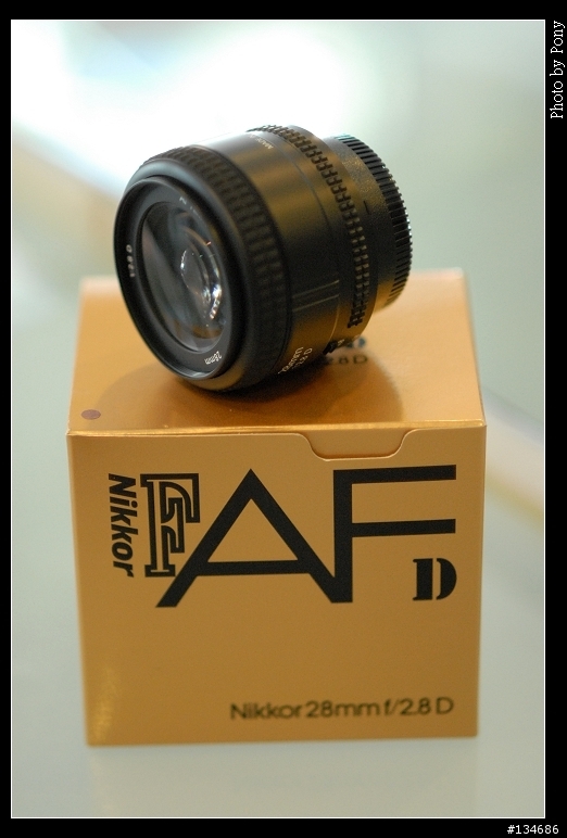 聖誕小黑貓叼來  Nikon AF 28mm F2.8D