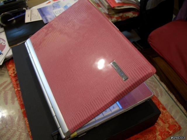 [分享]ASUS S6F 粉鑽桃色皮革機 (送老媽的聖誕禮)