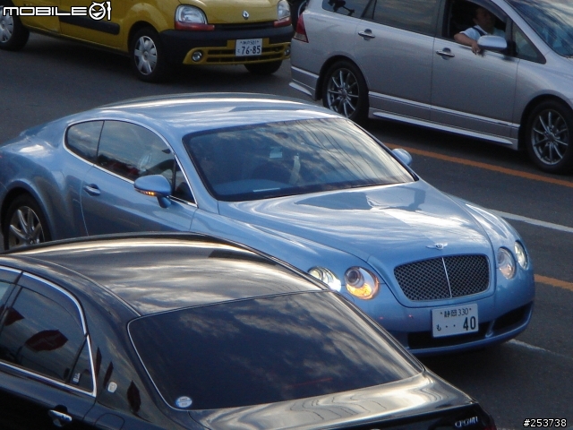 蠻牛跟BENTLY擦身而過