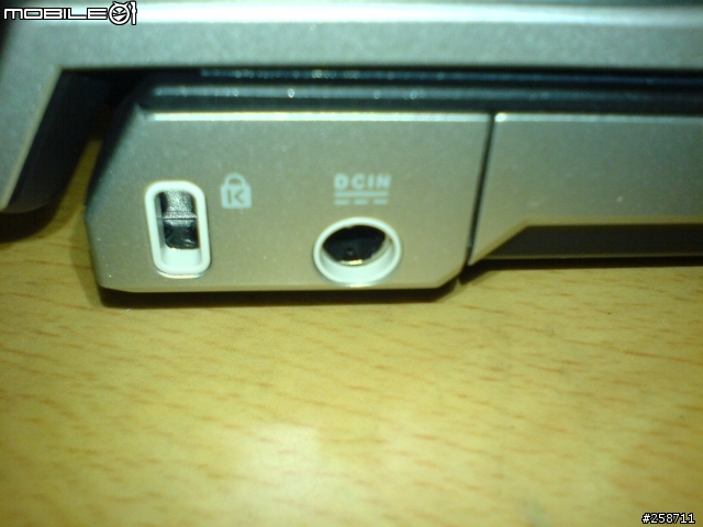 [分享] NB也有大螢幕的享受- ASUS W2 Mobile Digital Home - 開箱分享(圖多)
