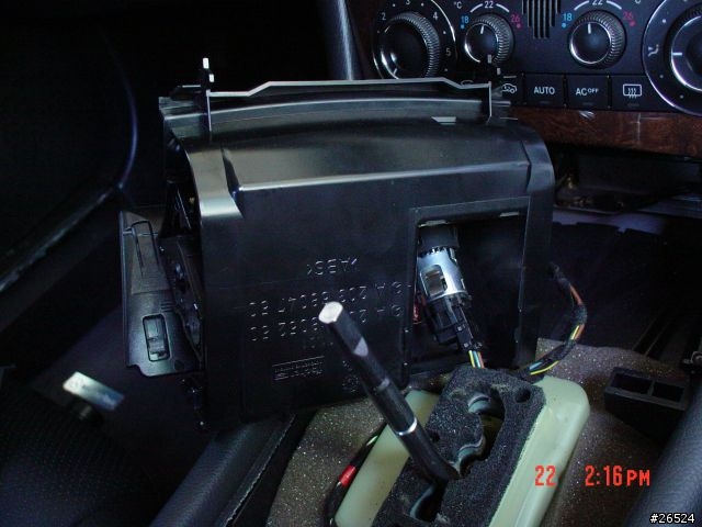 [DIY] Mercedes Benz C200K外接ipod大作戰